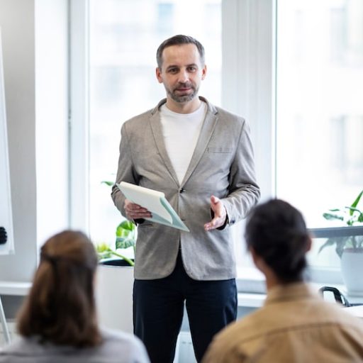 close-up-colleagues-learning-job_23-2149300712